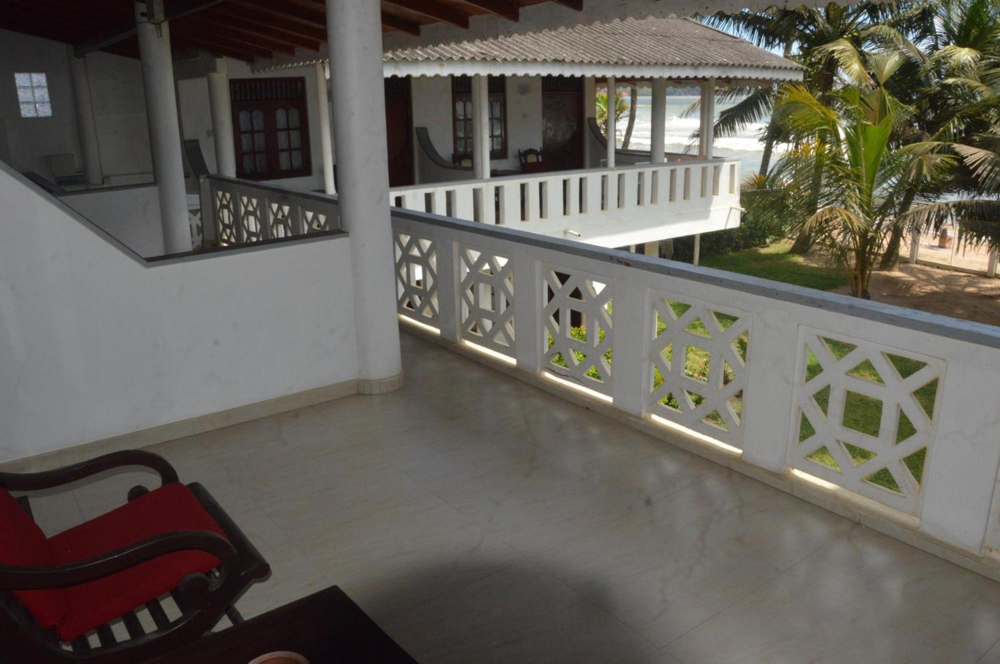 Отель Weligama Bay View Экстерьер фото