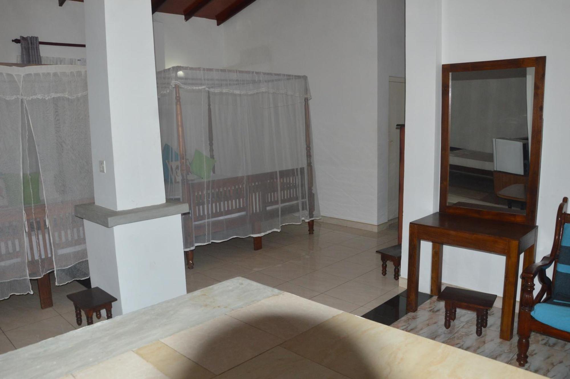 Отель Weligama Bay View Экстерьер фото